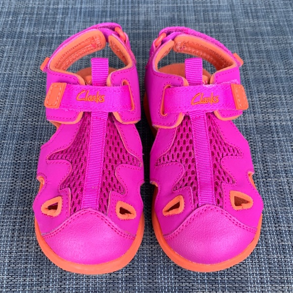 Clarks Girls Ezera Sea T. Closed Toe Fisherman Sandals in pink/orange size 8 - Picture 3 of 11